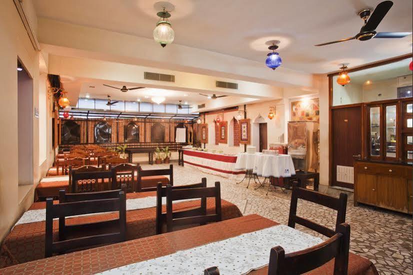 Oyo 9900 Hotel Pioneer Plaza ジョードプル エクステリア 写真