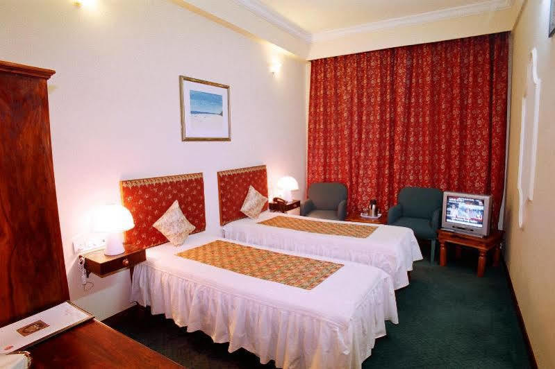 Oyo 9900 Hotel Pioneer Plaza ジョードプル エクステリア 写真